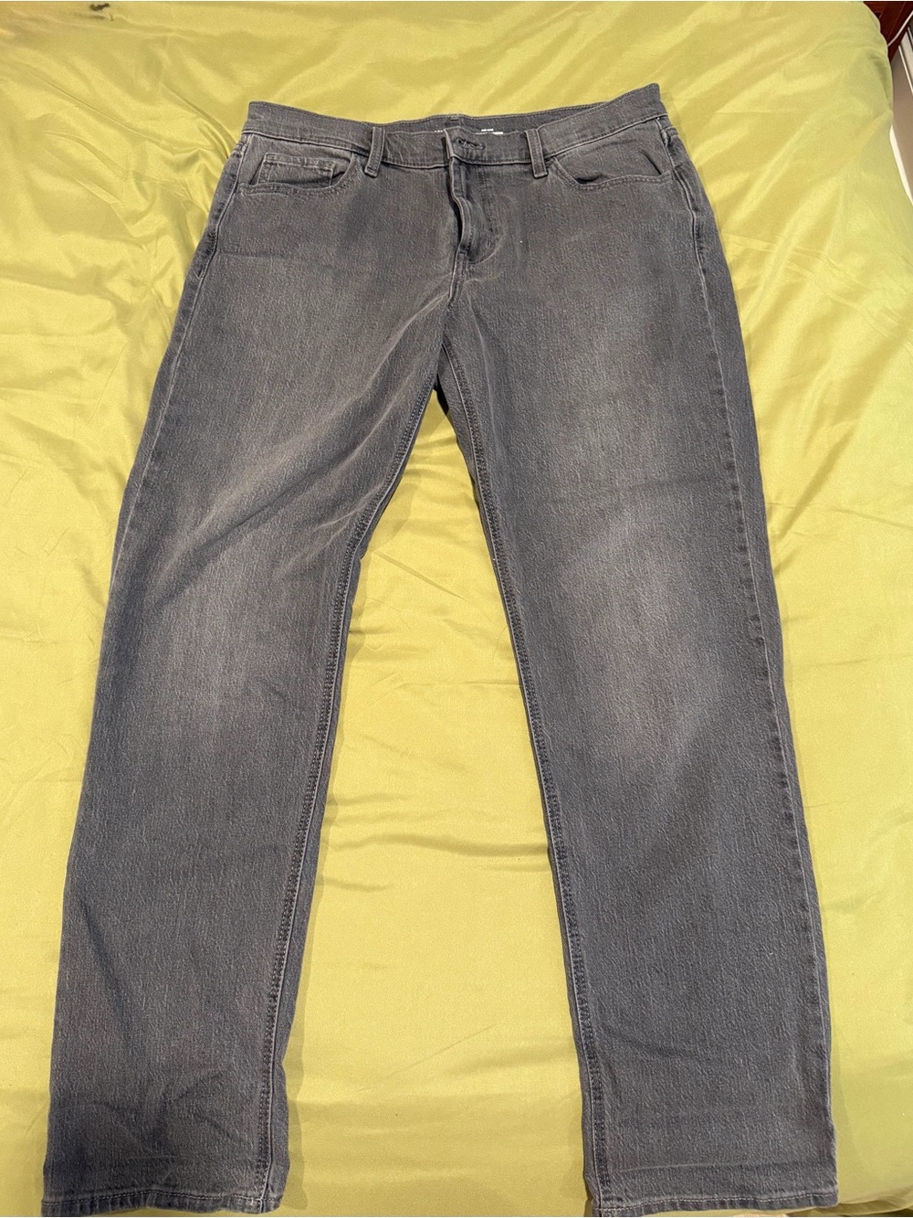 Old Navy Straight-Leg Jeans in Washed Gray